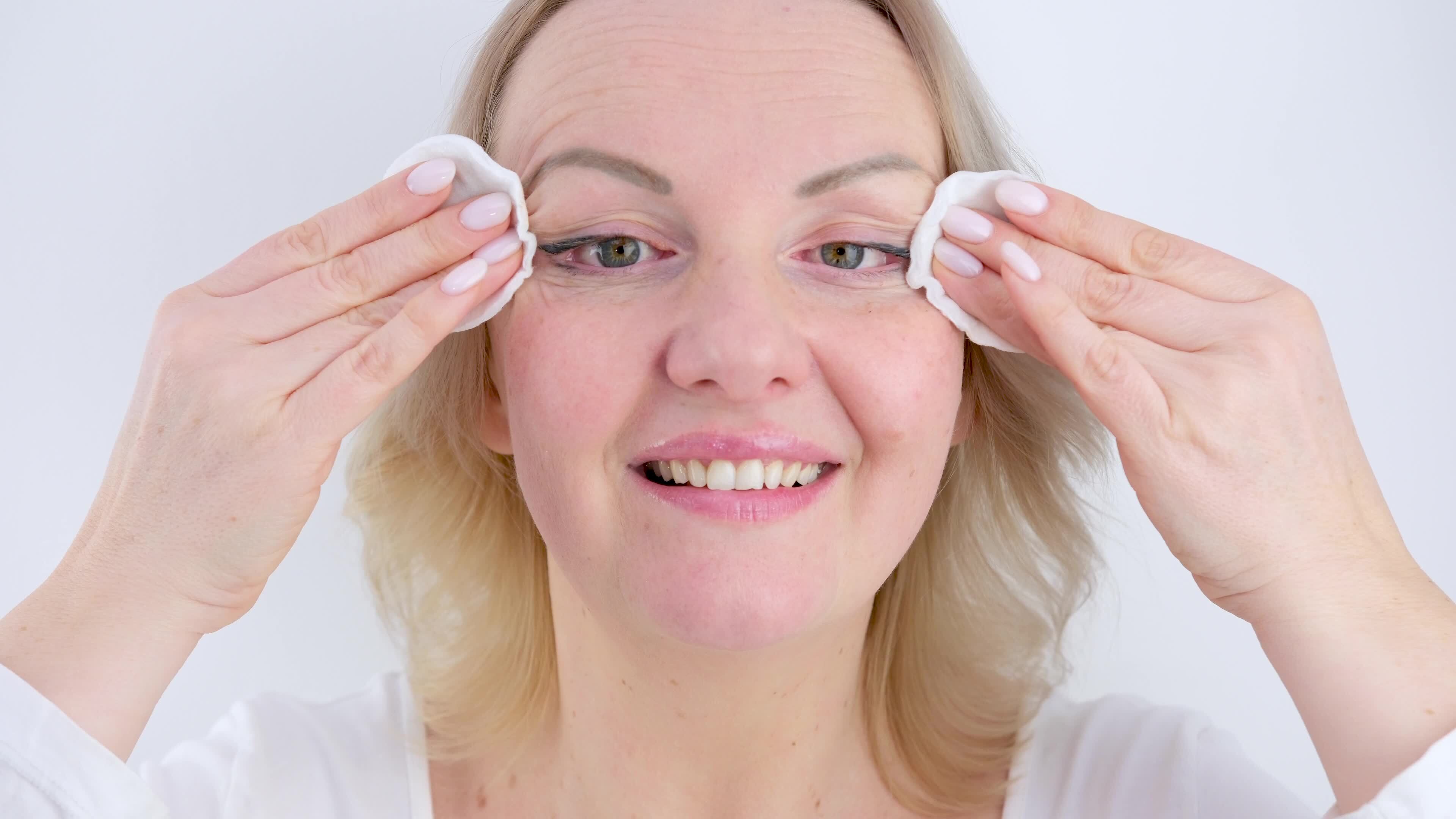 The Sara Mascara Disaster: A Makeup Nightmare Unfolds - cbve20j