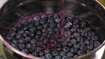 preparation of blueberry jelly with gelatin pour in a thin stream into an iron plate refrigerate to make jelly healthy dessert help joints video