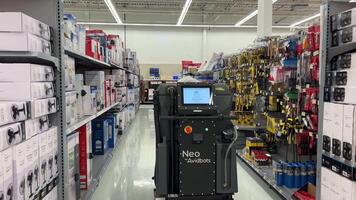 fanatieke bots schoonmaak automatisering fanatieke bots neo robot schoonmaak verdieping in de eaton centrum winkelcentrum in toronto, Canada. fanatieke bots neo is een speciaal gebouwd verdieping schrobben robot ontwikkelde door fanatieke bots corp video