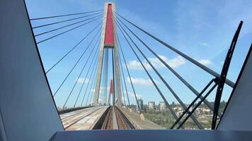 skytrain ponte nel nuovo Westminster e Surrey, maggiore Vancouver, Britannico Colombia, Canada. tramonto cielo. Brownsville bar parco. video