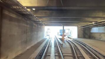 Vancouver Skytrain nuevo Canadá línea a surrey. hogar rieles tren cielo tren la carretera viaje tráfico grande ciudad vida conveniencia comodidad azul cielo bonito clima Vancouver video