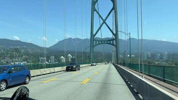 Vancouver Skytrain nuevo Canadá línea a surrey. hogar rieles tren cielo tren la carretera viaje tráfico grande ciudad vida conveniencia comodidad azul cielo bonito clima Vancouver video