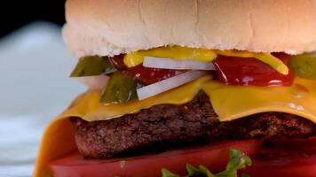 the chef comes to the table and puts a delicious hamburger, hands in black gloves. Nutritious breakfast. video