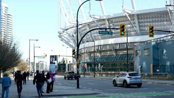 Vancouver bc Lugar, colocar estádio e em torno da edifícios tiro a partir de comovente barco dentro manhã, Canadá video