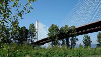 Puerto mann puente Canadá terminado el fraser río en antes de Cristo fondo lado ver de cerca enfocar en cámara Puerto mann puente tomado en Puerto coquitlam, mayor vancouver, británico Columbia, Canadá 2023 video