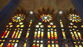 dentro sagrada familia Chiesa nel Barcellona Spagna video