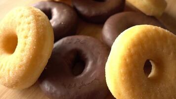 Donuts im Drehung wie Hintergrund video