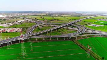 vlieg bovenstaand snelweg kruising video