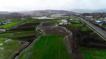 aéreo Visão do a inundações dentro Vila video