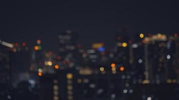borroso de noche ciudad rascacielos y torre luces bokeh , suave atención , metrópoli fondo video