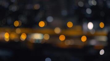 borroso de noche ciudad rascacielos y torre luces bokeh , suave atención , metrópoli fondo video