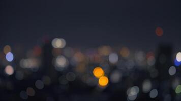 borroso de noche ciudad rascacielos y torre luces bokeh , suave atención , metrópoli fondo video