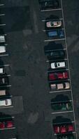 aereo Visualizza di un' popolato parcheggio lotto video