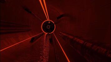 in beweging binnen abstract donker riool tunnel met vuil vloeiende verspilling water en pijpen. ontwerp. visie binnen van een lang donker tunnel met afm verlichting. video