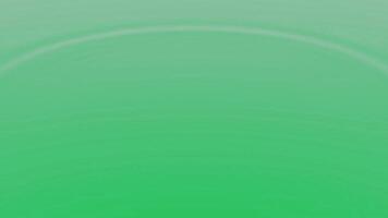 astratto salto verde palla su liquido superficie, senza soluzione di continuità ciclo continuo. design. colorato sfera molleggio con increspature su acqua superficie. video