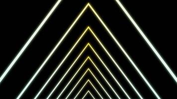 une noir triangulaire tunnel. conception. chatoyant Triangles cette aller comme une tunnel dans abstraction. video