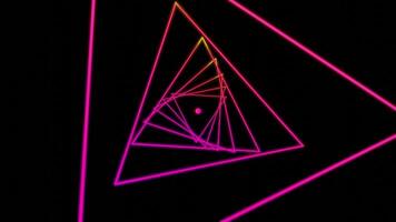 färgrik triangel- energi tunnel med en punkt i de mitten, sömlös slinga. design. roterande smal silhuetter av trianglar. video