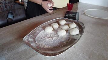 4k of the preparation of the balls of dough to make pizzas video