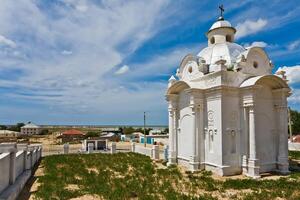 hermosa blanco ruso cristiano ortodoxo iglesia. religión foto