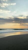 gouden zonsondergang strand ontsnappen video