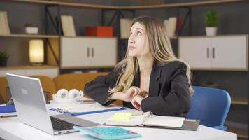 Nervous businesswoman working. video