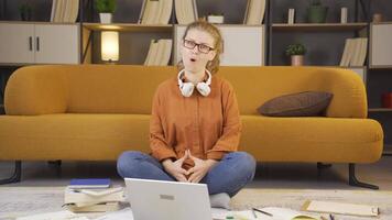 Universität Schüler gibt Zustimmung. video