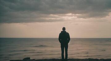 solidão de a mar uma homem viagem em a Beira Mar video