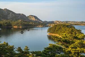 paisaje de lago samilpo en montar kumgang turista región en kangwondo, norte Corea foto