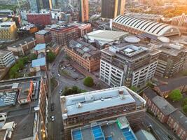 aéreo ver de mayor Manchester ciudad centrar y alto edificios durante dorado hora de puesta de sol. Inglaterra Reino Unido. mayo 5to, 2024 foto