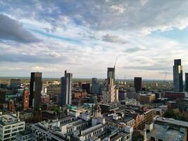 aéreo ver de mayor Manchester ciudad centrar y alto edificios durante dorado hora de puesta de sol. Inglaterra Reino Unido. mayo 5to, 2024 foto