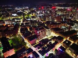 aéreo noche ver de iluminado central Manchester ciudad y céntrico edificios, Inglaterra unido Reino. mayo 4to, 2024 foto