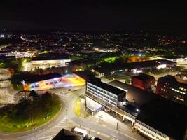 aéreo noche ver de iluminado sofá ciudad centro, Inglaterra unido Reino. abril 30, 2024 foto
