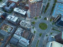 hermosa aéreo ver de Sheffield ciudad centrar a sólo después puesta de sol. Inglaterra unido Reino. abril 29, 2024 foto