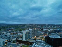 hermosa aéreo ver de Sheffield ciudad centrar a sólo después puesta de sol. Inglaterra unido Reino. abril 29, 2024 foto