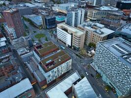 hermosa aéreo ver de Sheffield ciudad centrar a sólo después puesta de sol. Inglaterra unido Reino. abril 29, 2024 foto