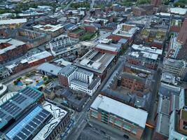 hermosa aéreo ver de Sheffield ciudad centrar a sólo después puesta de sol. Inglaterra unido Reino. abril 29, 2024 foto