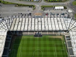 alto ángulo ver de derby ciudad y estadio rodear de el ciudad. Inglaterra unido Reino. abril 26, 2024 foto