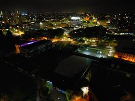 alto ángulo ver de iluminado histórico central Coventry ciudad de Inglaterra, unido Reino. abril 8, 2024 foto