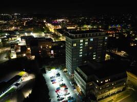 noche aéreo ver de iluminado histórico central Bedford ciudad de Inglaterra Reino Unido. abril 5to, 2024 foto