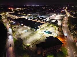 noche aéreo ver de iluminado histórico central Bedford ciudad de Inglaterra Reino Unido. abril 5to, 2024 foto