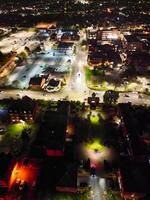 noche aéreo ver de iluminado histórico central Bedford ciudad de Inglaterra Reino Unido. abril 5to, 2024 foto