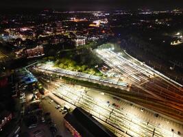 noche aéreo ver de iluminado histórico central Bedford ciudad de Inglaterra Reino Unido. abril 5to, 2024 foto