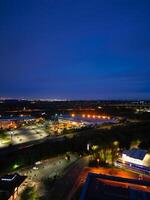 aéreo ver de iluminado central dartford Londres ciudad de Inglaterra durante noche. Inglaterra Reino Unido. abril 14, 2024 foto