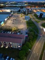 aéreo ver de iluminado central dartford Londres ciudad de Inglaterra durante noche. Inglaterra Reino Unido. abril 14, 2024 foto