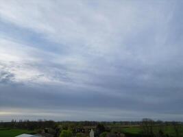 aéreo ver de más hermosa campo pueblo cerca rugby ciudad de Inglaterra Reino Unido. abril 8, 2024 foto