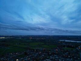 alto ángulo ver de campo de liebre pueblo Londres, puente ux, Inglaterra. unido Reino durante puesta de sol. abril tercero, 2024 foto