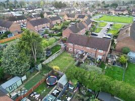 alto ángulo ver de campo de liebre pueblo Londres, puente ux, Inglaterra. unido Reino durante puesta de sol. abril tercero, 2024 foto