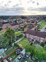 alto ángulo ver de campo de liebre pueblo Londres, puente ux, Inglaterra. unido Reino durante puesta de sol. abril tercero, 2024 foto