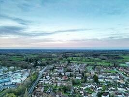 alto ángulo ver de campo de liebre pueblo Londres, puente ux, Inglaterra. unido Reino durante puesta de sol. abril tercero, 2024 foto