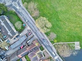 alto ángulo ver de campo de liebre pueblo Londres, puente ux, Inglaterra. unido Reino durante puesta de sol. abril tercero, 2024 foto